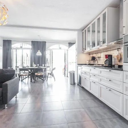 3 Bedroom Amazing In Apartment