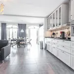 3 Bedroom Beautiful In Апартаменты